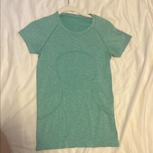 Lululemon Green Fitted Short Sleeve Tee